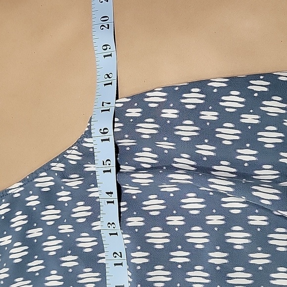 Loft. Size S, Ikat Tie Hem Button Back Top. Sleeveless, Excellent Used Cond. - Picture 7 of 12